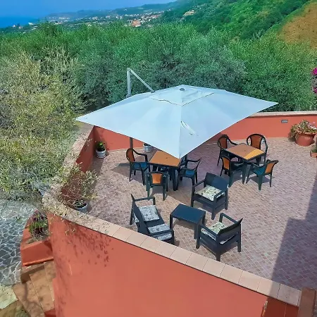 Adele לינה וארוחת בוקר 3*